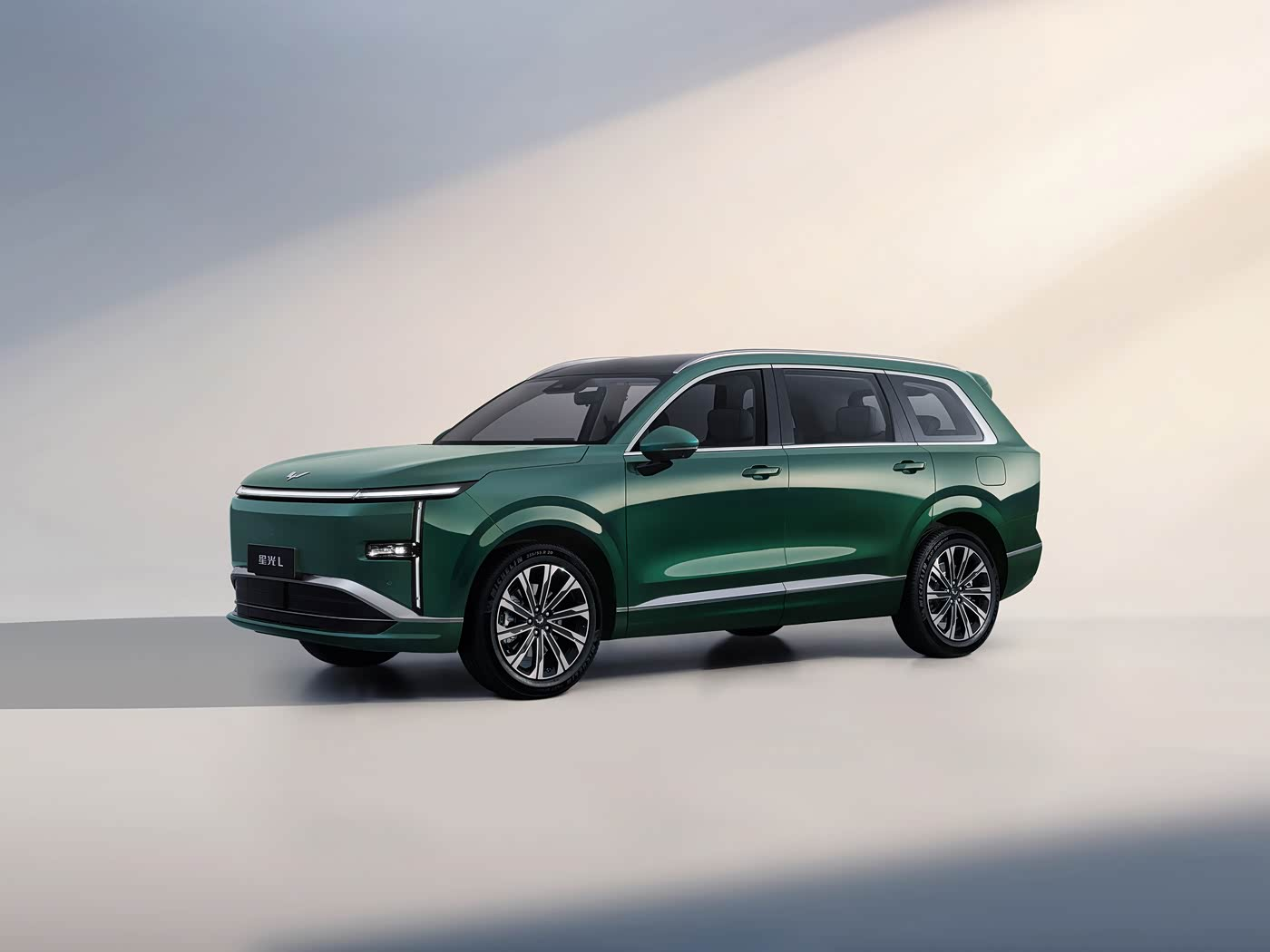 Эмне Wuling Starlight L үй-бүлөлөр үчүн идеалдуу узак аралыкка 6 орундуу PHEV кылат?